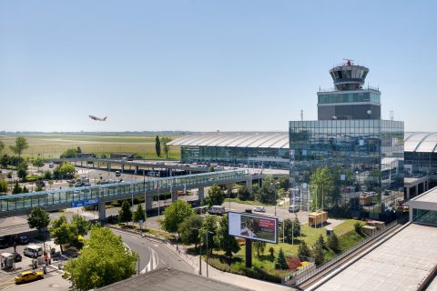 Аэропорт Праги: самые удобные способы уехать в город